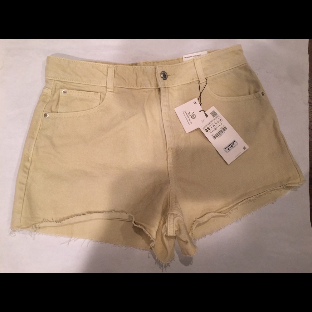 Zara Mid Rise Relaxed Cut Off Shorts 3" Inseam Raw Hem Soft Yellow EUR 38 US 6